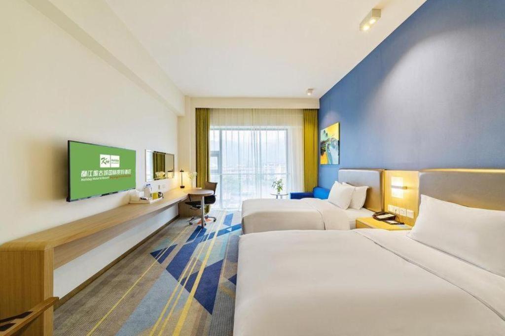 Holiday Inn Express Dujiangyan Ancient City Exterior photo