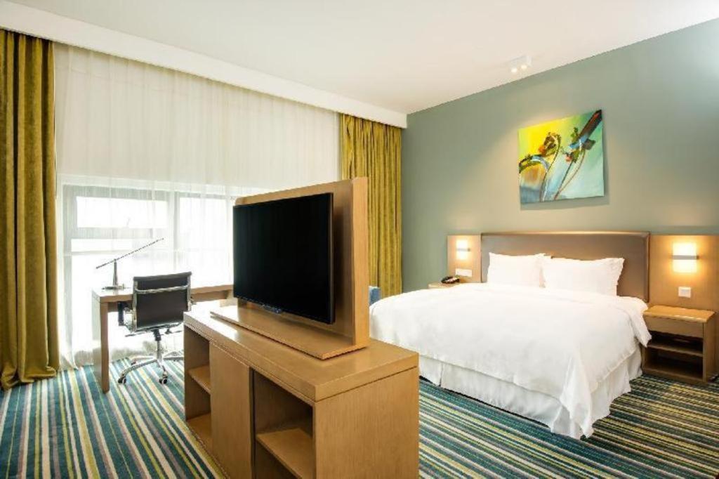 Holiday Inn Express Dujiangyan Ancient City Exterior photo