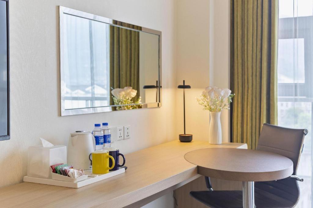 Holiday Inn Express Dujiangyan Ancient City Exterior photo